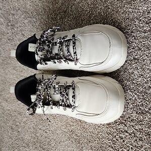 Vionic Aris Leopard print sneakers size 8.5
